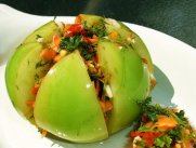 Соленая закуска для вкусной встречи Рождества: острые зеленые помидоры